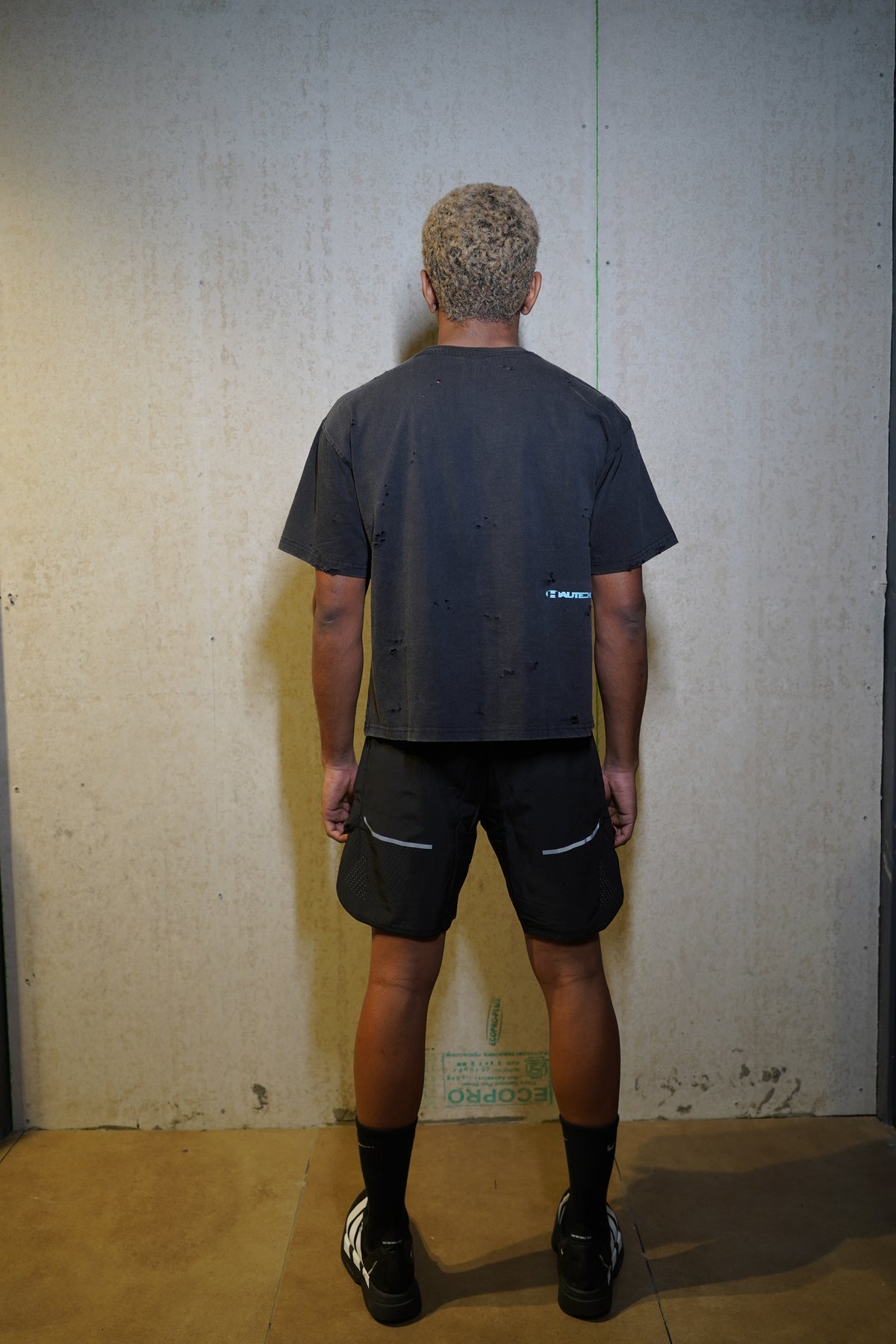 WORN LABEL ACID WASHED TEE
